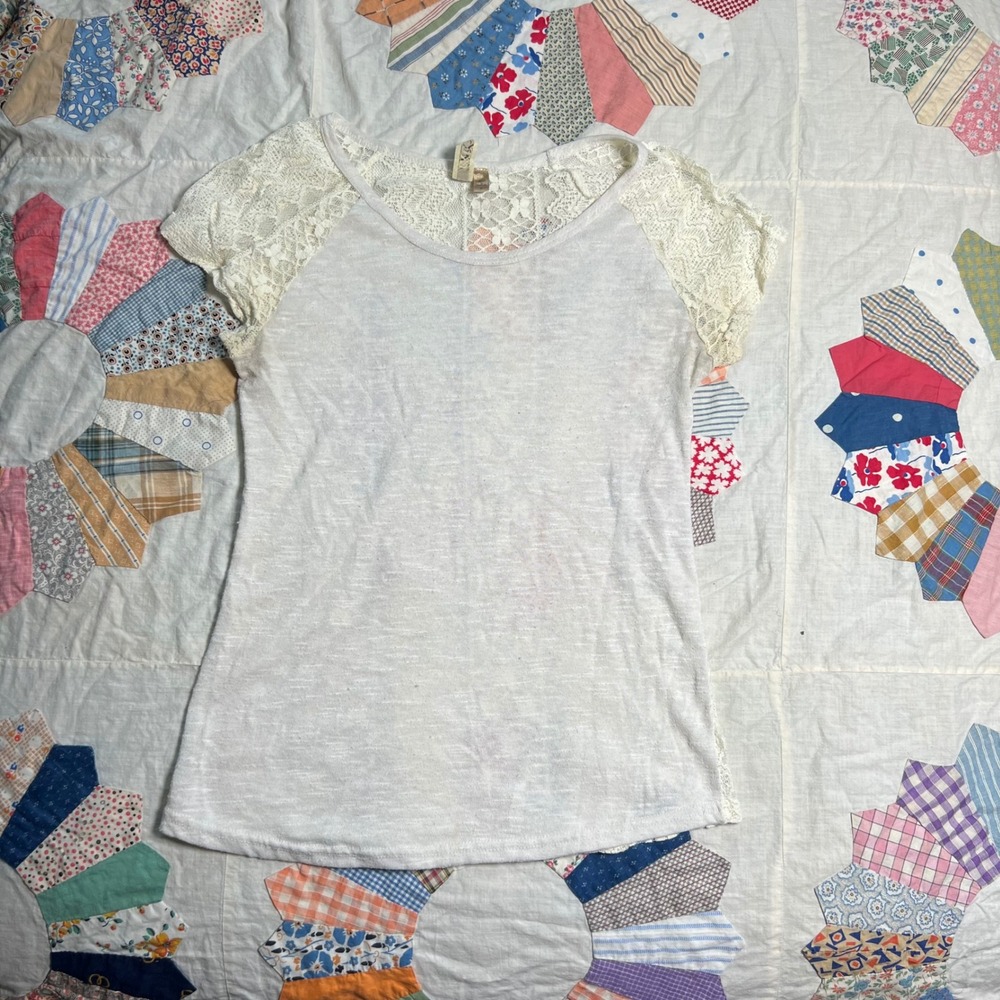 BKE Womens Cream Lace Back Raglan Short Sleeve Knit Top Size Small Scoop Neck